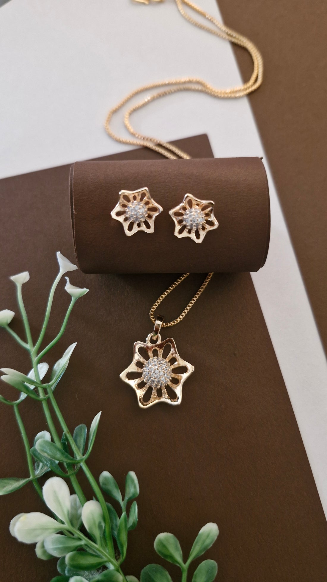 Flower Design Delicate pendant Set