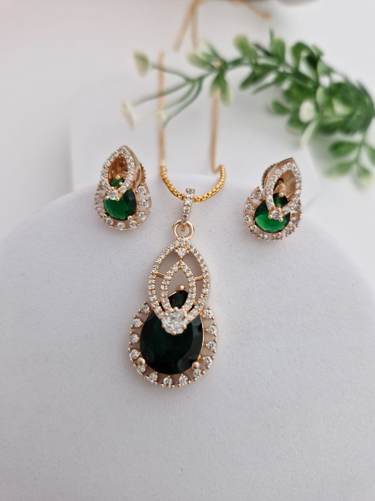 Emerald Green Teardrop AD Pendant Set