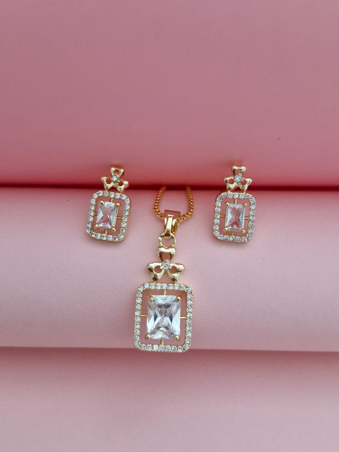 Elegant Emerald-Cut Cubic Zirconia Pendant Necklace & Earrings Set � Gold-Plated Bow Accent Jewelry