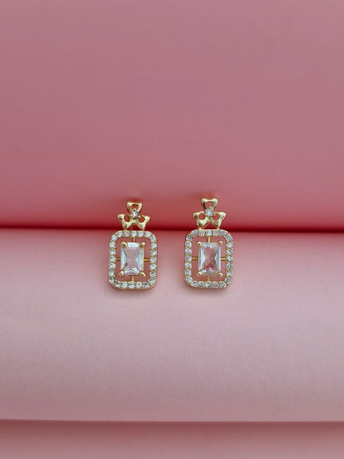 Elegant Emerald-Cut Cubic Zirconia Pendant Necklace & Earrings Set � Gold-Plated Bow Accent Jewelry