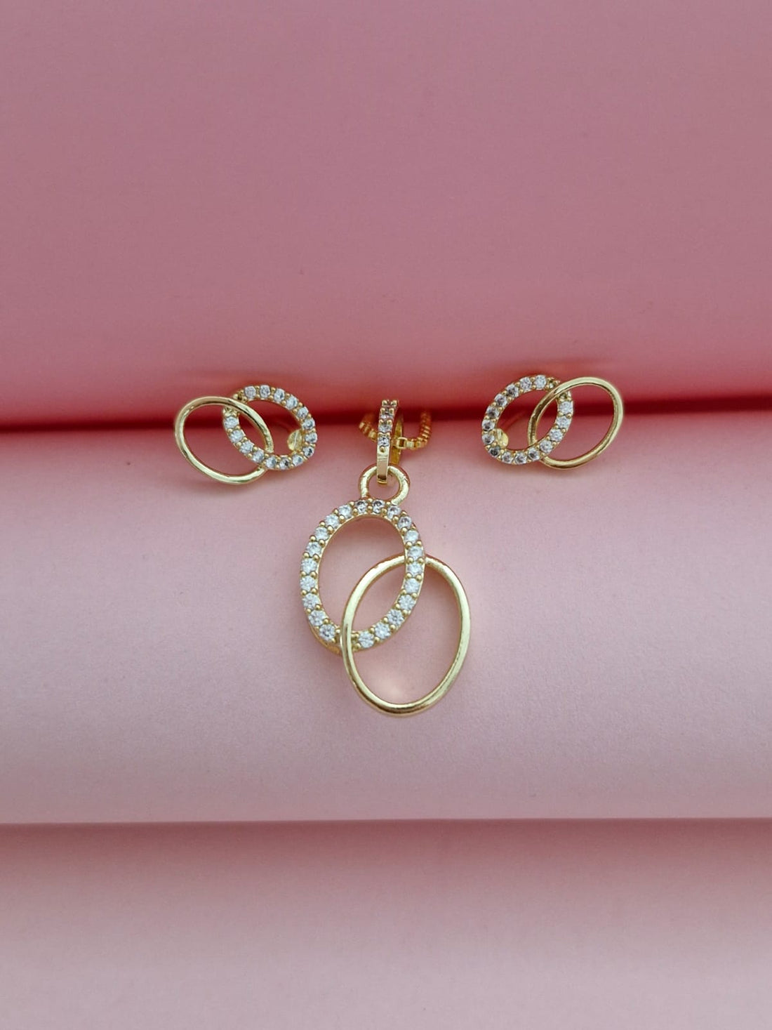 Delicate Interlocking Double Hoop Pendant & Stud Earrings Set in Gold Finish