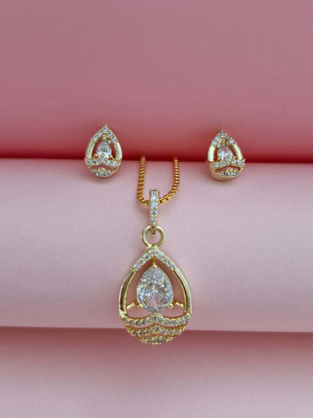 18K Gold-Plated Teardrop CZ Pendant Necklace & Earrings Set � Pear-Cut Crystal Jewelry for Women