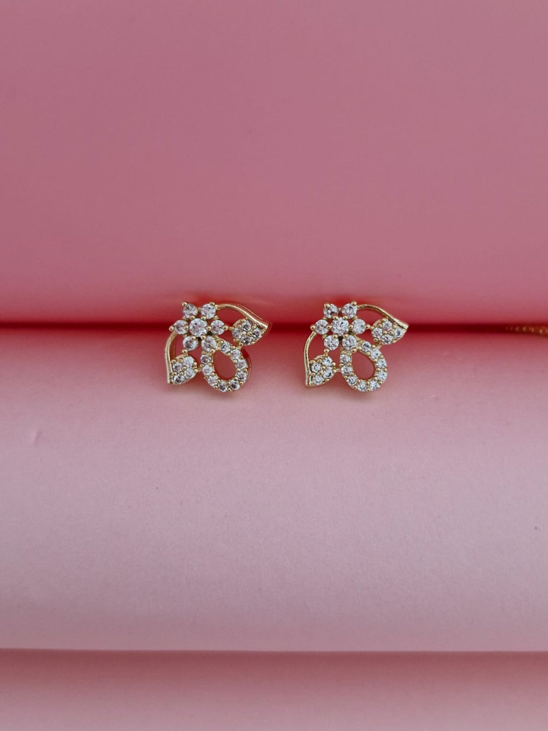 Women�s Gold-Plated CZ Diamond Pendant Necklace and Matching Stud Earrings Set | Elegant Filigree Floral Jewelry Set for Special Occasions & Gifting